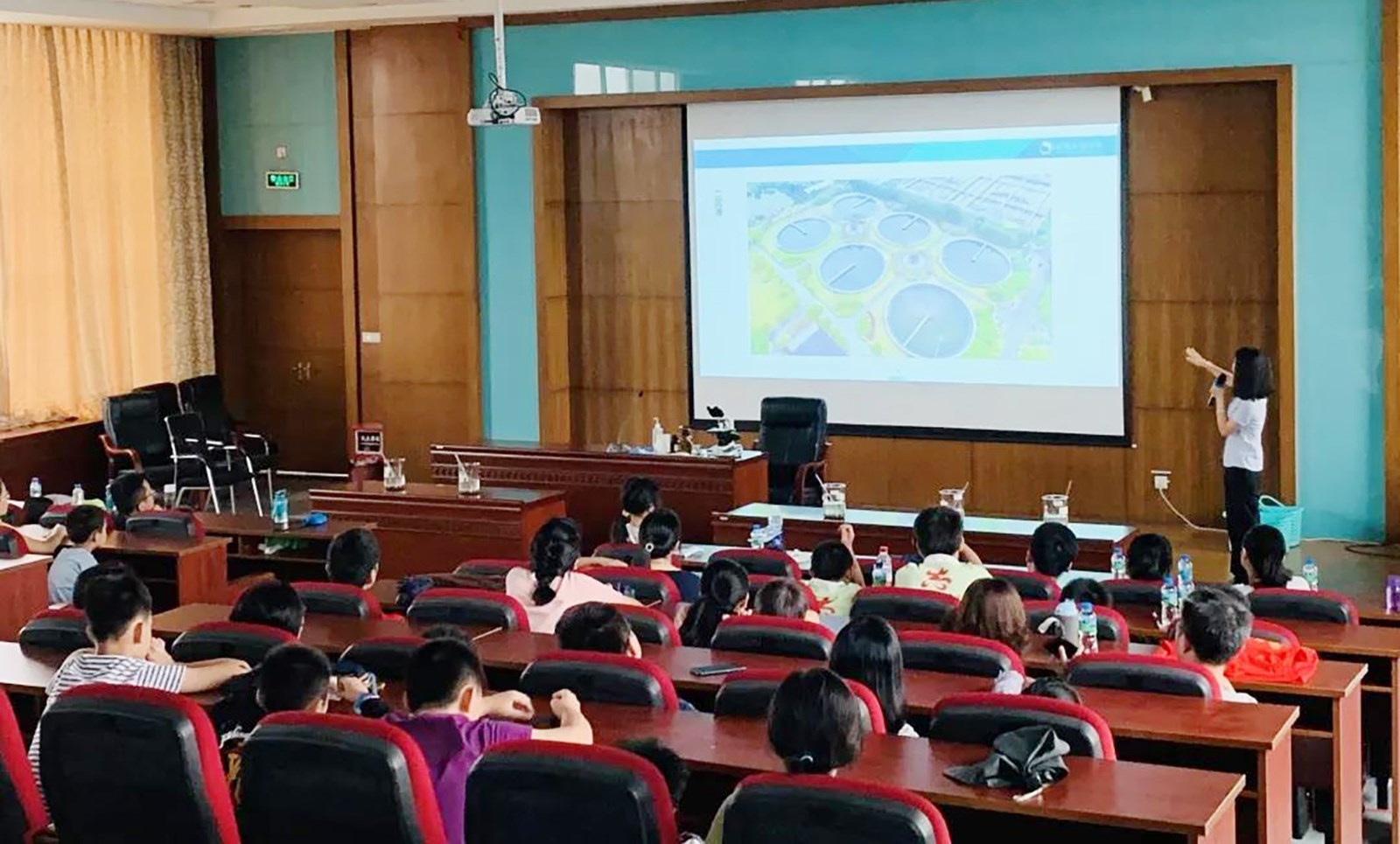 01-水投公司开展“不忘初心、牢记使命”主题教育“‘小水滴’在行动”活动.jpg 01-水投公司开展“不忘初心、牢记使命”主题教育“‘小水滴’在行动”活动.jpg