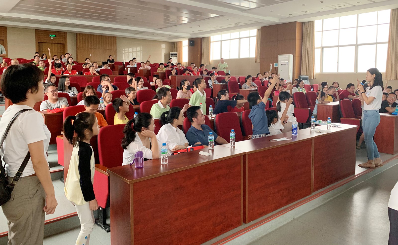 05-市民积极参加环保知识竞答.jpg 05-市民积极参加环保知识竞答.jpg