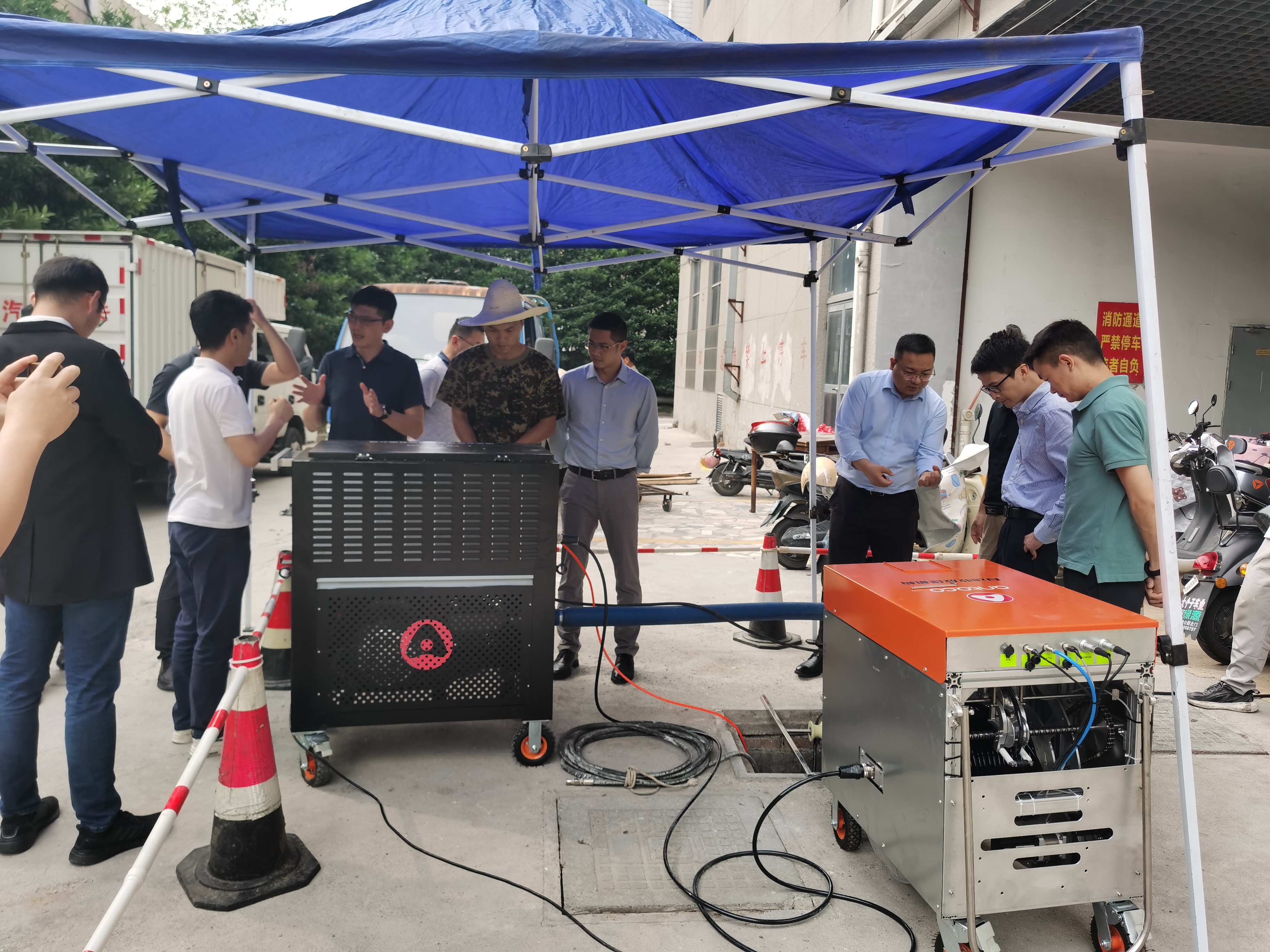 图1 考察扬州市雨污水管网排查修复工程项目.jpg 图1 考察扬州市雨污水管网排查修复工程项目.jpg