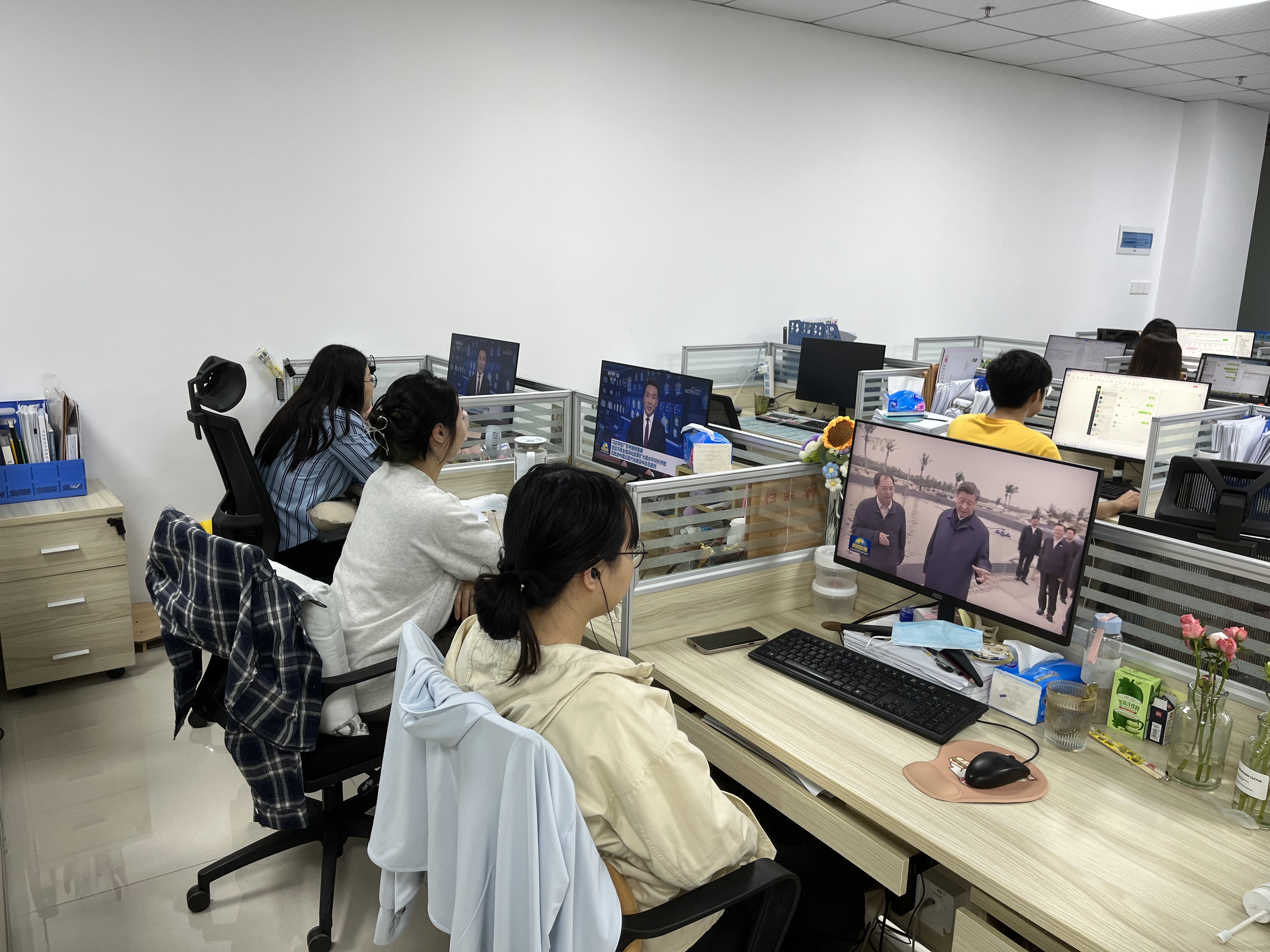 研究院公司会场.jpg 研究院公司会场.jpg