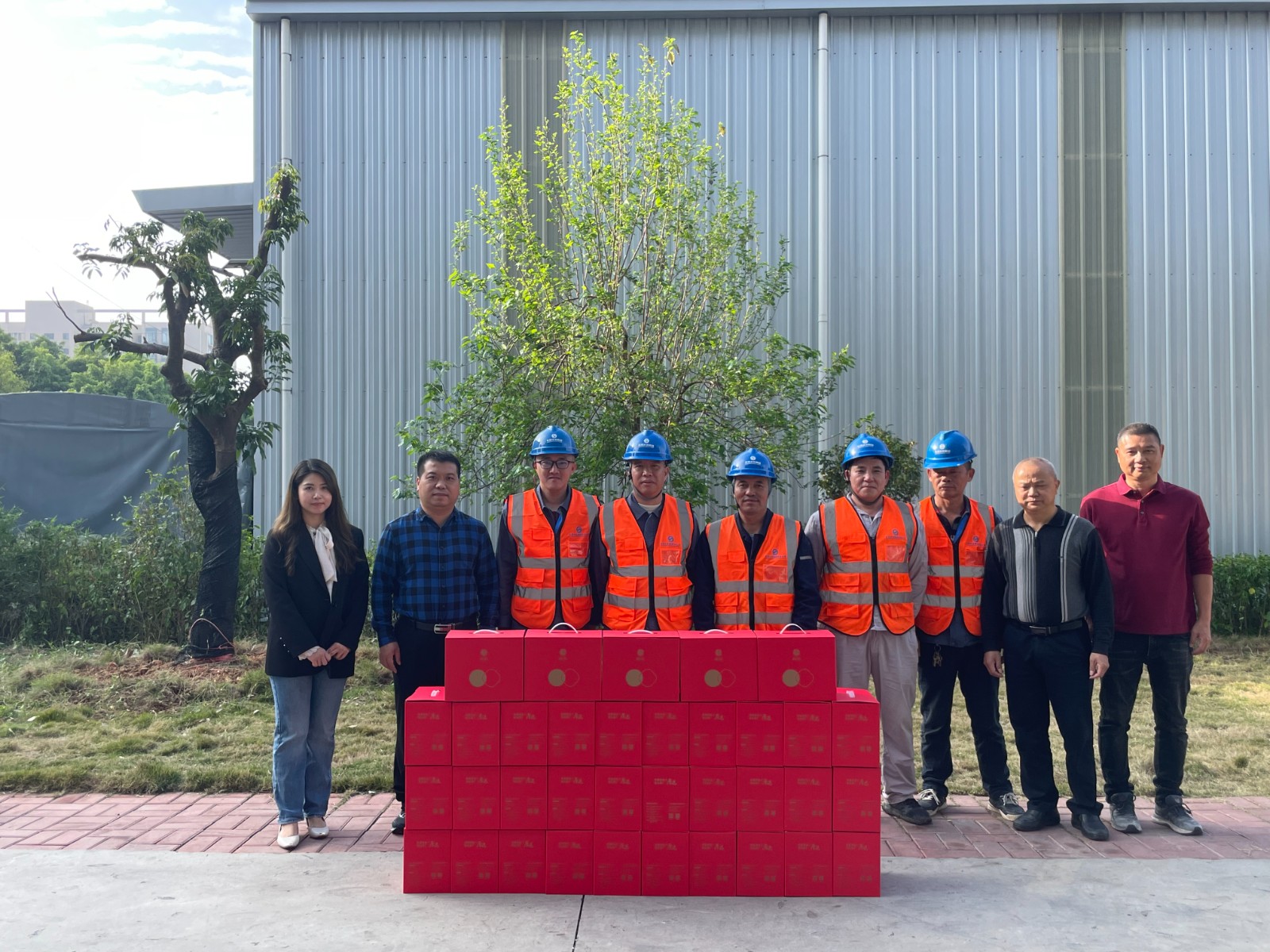 厚街分公司分会慰问一线职工.jpg 厚街分公司分会慰问一线职工.jpg