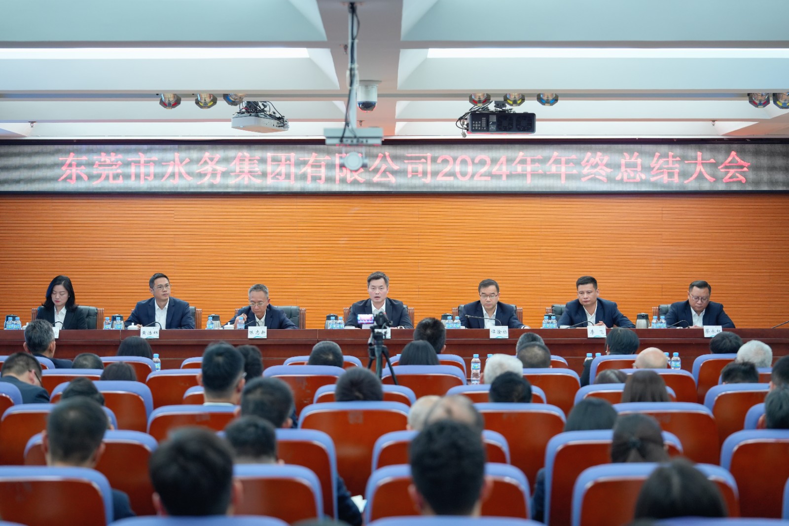 年终总结大会现场.jpg 年终总结大会现场.jpg